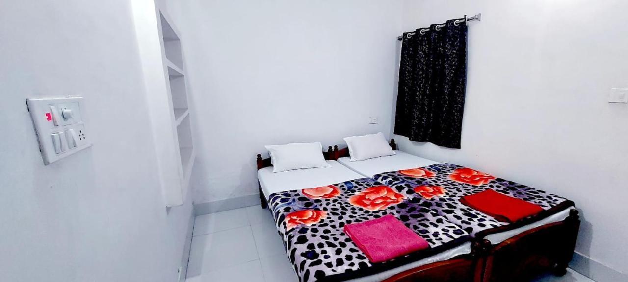 Nilam Guest House Bodh Gaya Exterior photo