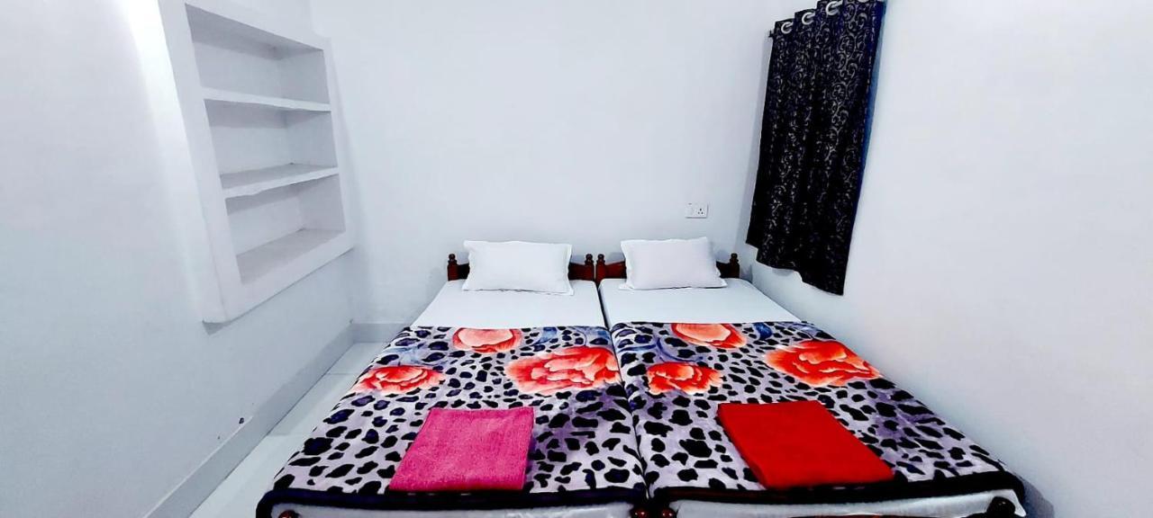 Nilam Guest House Bodh Gaya Exterior photo